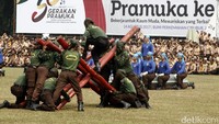 Sejumlah Pramuka Penegak, Pramuka Pandega, Pramuka yang berusia 16-25 tahun saling memamerkan raga atraksi di Raimuna Nasional XI.