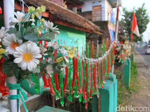  Hiasan Agustusan  Di Jalan UKI82 NgebloG