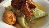  Ketupat Kandangan merupakan ketupat sayur khas Kandangan, Kalimantan Selatan. Memakai potongan lontong atau buras dengan gulai berisi ikan haruan khas Banjar yang tebal dagingnya. Foto: dok.detikFood/Istimewa
