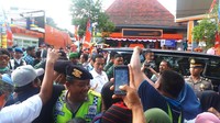 Presiden Jokowi pun menyalami para warga (Afif Farhan/detikTravel)