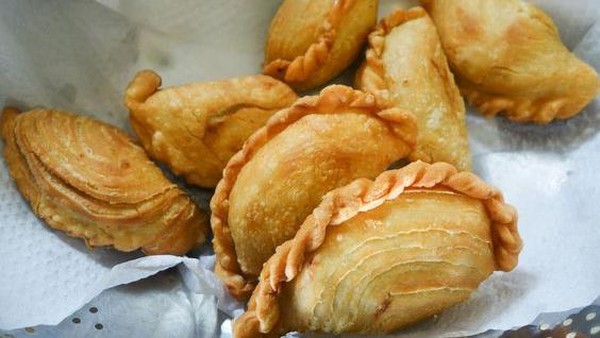 Ngopi Makin Mantap dengan 7 Varian Pastel yang Kriuk Renyah Ini