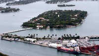 Venetian Islands di Biscayne Bay, Miami, Florida, AS adalah rantai pulau buatan. Kepulauan ini dihubungkan dengan jembatan ke pantai Miami. Joe Raedle/Getty Images.