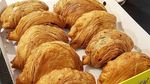 Ngopi Makin Mantap dengan 7 Varian Pastel yang Kriuk Renyah Ini
