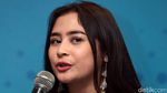 Senyum Si Manis Prilly Latuconsina yang Menggoda