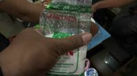 Ini garam yang dibeli warga yang diduga bercampur kaca