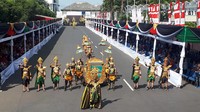 Grand Carnival, puncak acara Jember Fashion Carnaval tampil menghipnosis penonton. Presiden Jokowi saat memberi sambutan mengatakan, event Jember Fashion Carnaval sudah jadi ikon Jember dan tak kalah meriahnya dengan karnaval di Eropa dan di Brasil (Afif Farhan/detikTravel)