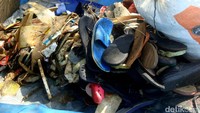 Dari hasil bersih bersih di delapan titik sumber Sampah tersebut, lebih banyak didapatkan sampah plastik dan sampah anorganik yang susah diurai. Selanjutnya sampah sampah tersebut dibawa untuk dibakar, Karena di Kampung Laut tidak terdapat tempat pembuangan sampah akhir.