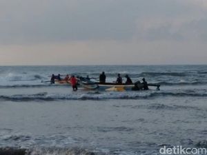 Pencarian Nelayan Hilang Ditelan Ombak di Blitar Dilanjutkan