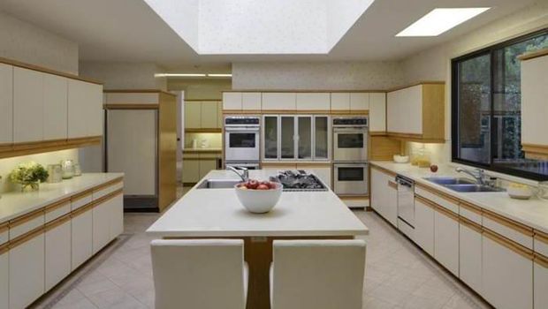 Foto: Bertamu ke Rumah Baru Adam Levine Seharga Rp 240 Miliar