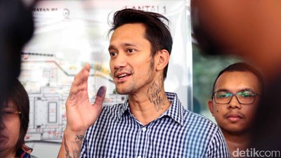 Senyum Semringah Tora Sudiro usai Dibebaskan