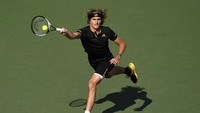 Dalam laga ini, Zverev tampil dominan dengan membukukan 20 winner berbanding delapan yang dicetak Federer dalam pertandingan selama 68 menit. Petenis Jerman berusia 20 tahun ini mematahkan servis lawannya tersebut di gim keempat untuk memimpin 3-1. Jean-Yves Ahern/USA Today/Reuters.
