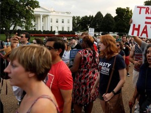 Bagaimana Sikap Trump Terhadap Kelompok Supremasi Kulit Putih?
