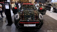 Tidak sedikit yang mencoba sejumlah fitur mobil Mini.