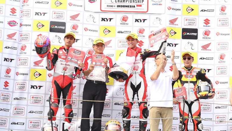 Para Pebalap AHRT Kembali Dominasi Podium di Balapan Kedua ARRC Sentul Para Pebalap AHRT Kembali Dominasi Podium di Balapan Kedua ARRC Sentul