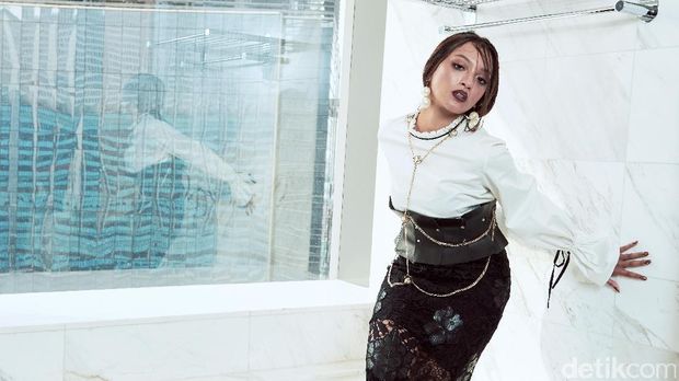 Asmara Abigail saat pemotretan Celeb of The Month