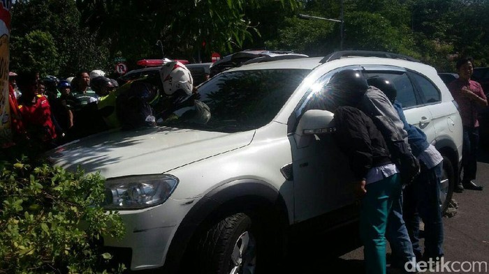 Gula Darah Naik, Theo Tabrak Pembatas Jalan di Raya Manyar