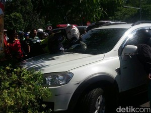 Gula Darah Naik, Theo Tabrak Pembatas Jalan di Raya Manyar