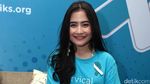 Senyum Si Manis Prilly Latuconsina yang Menggoda