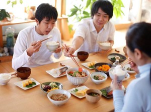 Agar Sesuai Tata Krama, Ini 7 Tata Cara Makan Jepang Buat Pemula