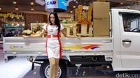 Di pameran ini juga dipajang pikap. Salah satunya pikap DFSK dengan gadis cantik juga tentunya.