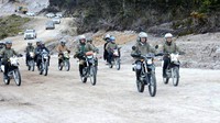 Panglima TNI Jenderal Gatot Nurmantyo turut mendampingi Presiden Joko Widodo (Jokowi) saat memantau proyek pembangunan jalan nasional di Wamena, Papua. (Biro Pers Setpres).