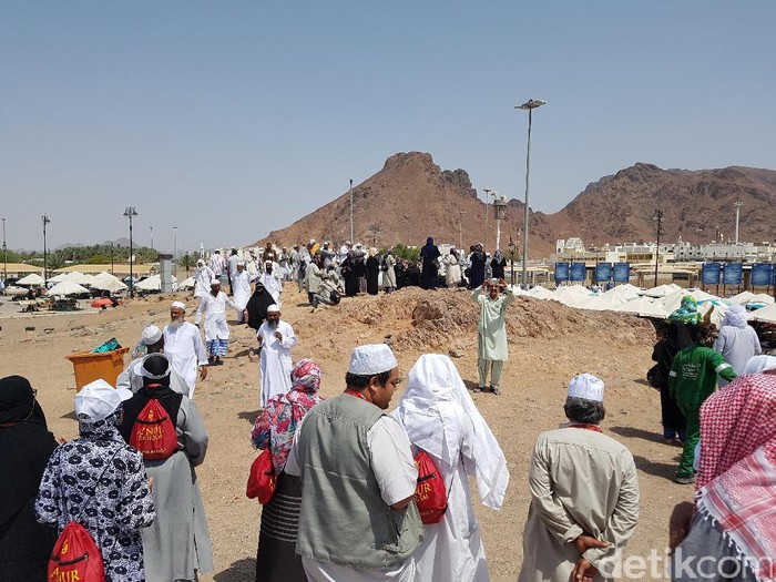 Jabal Uhud atau Gunung Uhud di pinggiran Kota Madinah, tempat kaum muslim berperang melawan kaum Quraisy