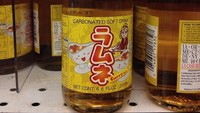 Di dunia, ternyata ada minuman bersoda asal Jepang yang dibuat dengan rasa unik dan tak biasa. Salah satunya adalah Ramune soda yang merupakan minuman unik dengan rasa kari. (Foto: Istimewa)
