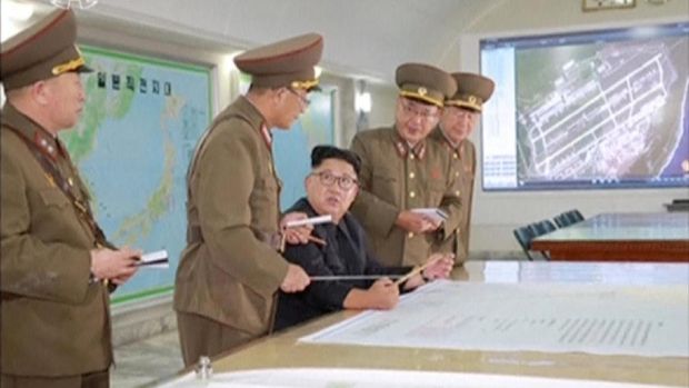 Kim Jong-Un saat membahas rencana serangan rudal ke Guam