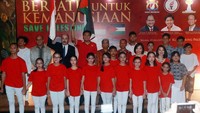 Usai acara, tak lupa mereka berfoto bersama. Foto: dok. Save Palestina