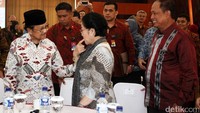 Dalam pertemuan itu Habibie juga sempat menanyakan kabar kepada Mega.