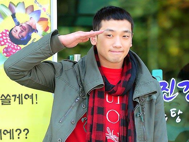 Rain mencukur rambutnya jadi cepak saat akan masuk wamil pada Oktober 2011. Rain selesai wamil pada Juli 2013. Foto: istimewa