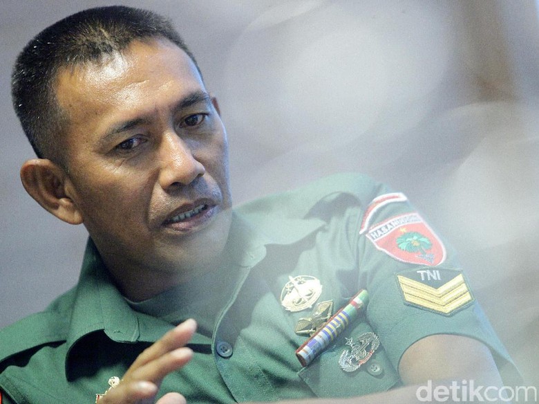 Keikhlasan Serka Darwis Nyebrang Sungai Bawa Siswa, Semen, dan Motor Keikhlasan Serka Darwis Nyebrang Sungai Bawa Siswa, Semen, dan Motor