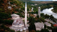 FKota Sarajevo di Bosnia memiliki 3 agama besar yang dianut yaitu Kristen, Islam dan Yahudi. Namun cinta kasih terhadap sesama begitu terlihat di sini (Dado Ruvic/Reuters)
