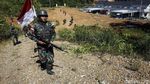 Foto: Ketika Tentara Indonesia dan Malaysia Patroli Bersama