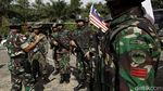 Foto: Ketika Tentara Indonesia dan Malaysia Patroli Bersama