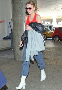 Tren Sepatu Boots Putih, Jadi Incaran Adriana Lima dan Bella Hadid