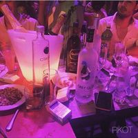 Foto: Gaya Hidup Anak Tajir Tunisia Pamer Mobil Mewah Hingga Tumpukan Uang