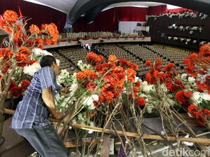 Jelang Sidang Tahunan, Gedung Kura-kura Berhias