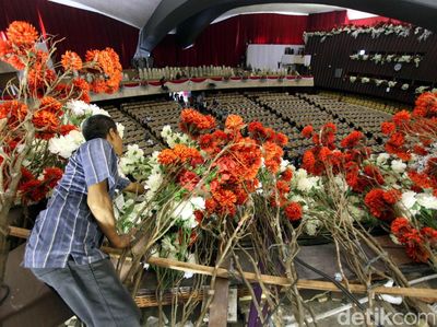 Jelang Sidang Tahunan, Gedung Kura-kura Berhias