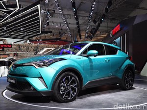 Toyota C-HR Lewat, Mata Bisa Tak Berkedip