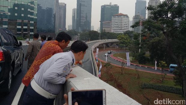  Gubernur DKI Jakarta Djarot Saiful Hidayat meninjau Simpang Susun Semanggi, Selasa (15/8/2017)