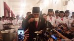 Gaya Jokowi Seruput Kopi Bali