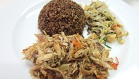 Nasi Pedes Cipete punya beragam pilihan nasi enak seperti nasi kencur dan juga kluwek. Keduanya enak disantap dengan paru goreng ketumbar dan ayam kecombrang. Sedap!. (Foto: detikFood)