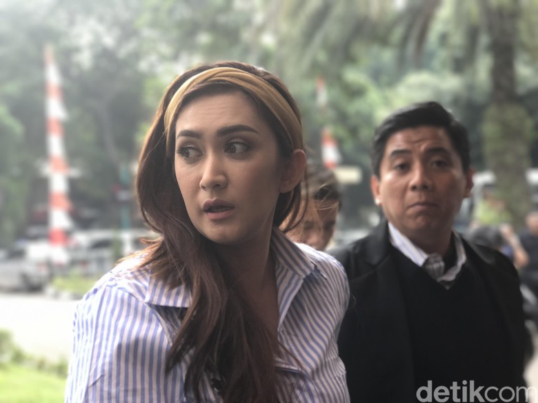 Anaknya Dikomentari Loli, Nafa Urbach Resmi Lapor ke Polisi Anaknya Dikomentari Loli, Nafa Urbach Resmi Lapor ke Polisi
