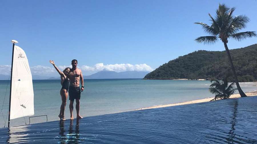 Intip Liburan Chris Hemsworth dan Elsa Pataky