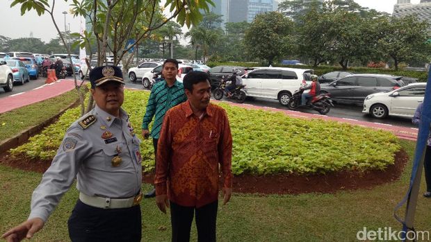  Gubernur DKI Jakarta Djarot Saiful Hidayat meninjau Simpang Susun Semanggi, Selasa (15/8/2017)