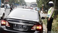 Razia ini dilakukan untuk mensterilkan jalur khusus bus TransJakarta.