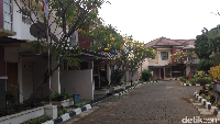 Kompleks perumahan anggota DPR berlokasi di wilayah Kalibata, Jakarta Selatan.