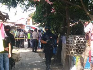 Keluarga Tak Ketahui Keberadaan AK yang Diciduk Densus 88 di Bandung
