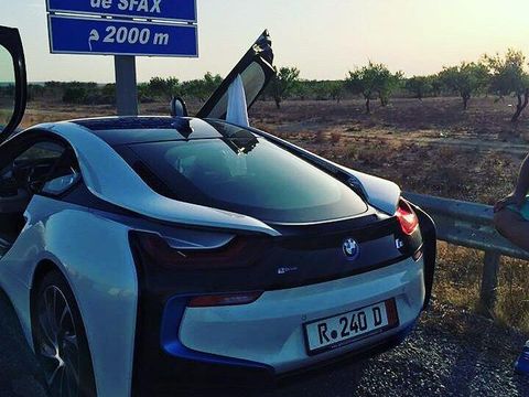 Foto: Gaya Hidup Anak Tajir Tunisia Pamer Mobil Mewah Hingga Tumpukan Uang